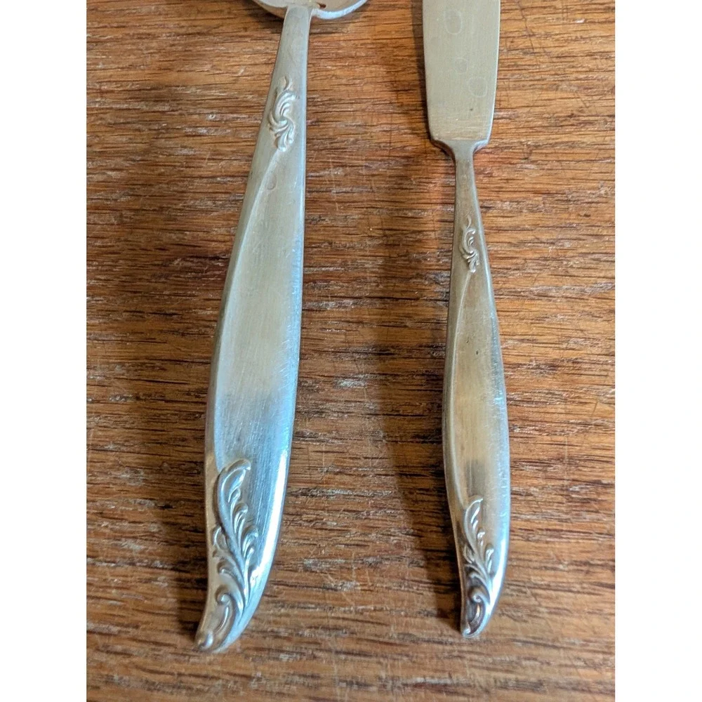 Holmes Edwards Deepsilver Silver Fashion Pierced Spoon and Butter Knife Set 1956